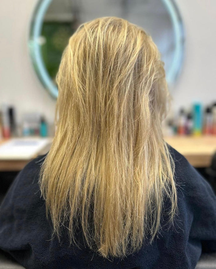 Före: blont, torrt hår
